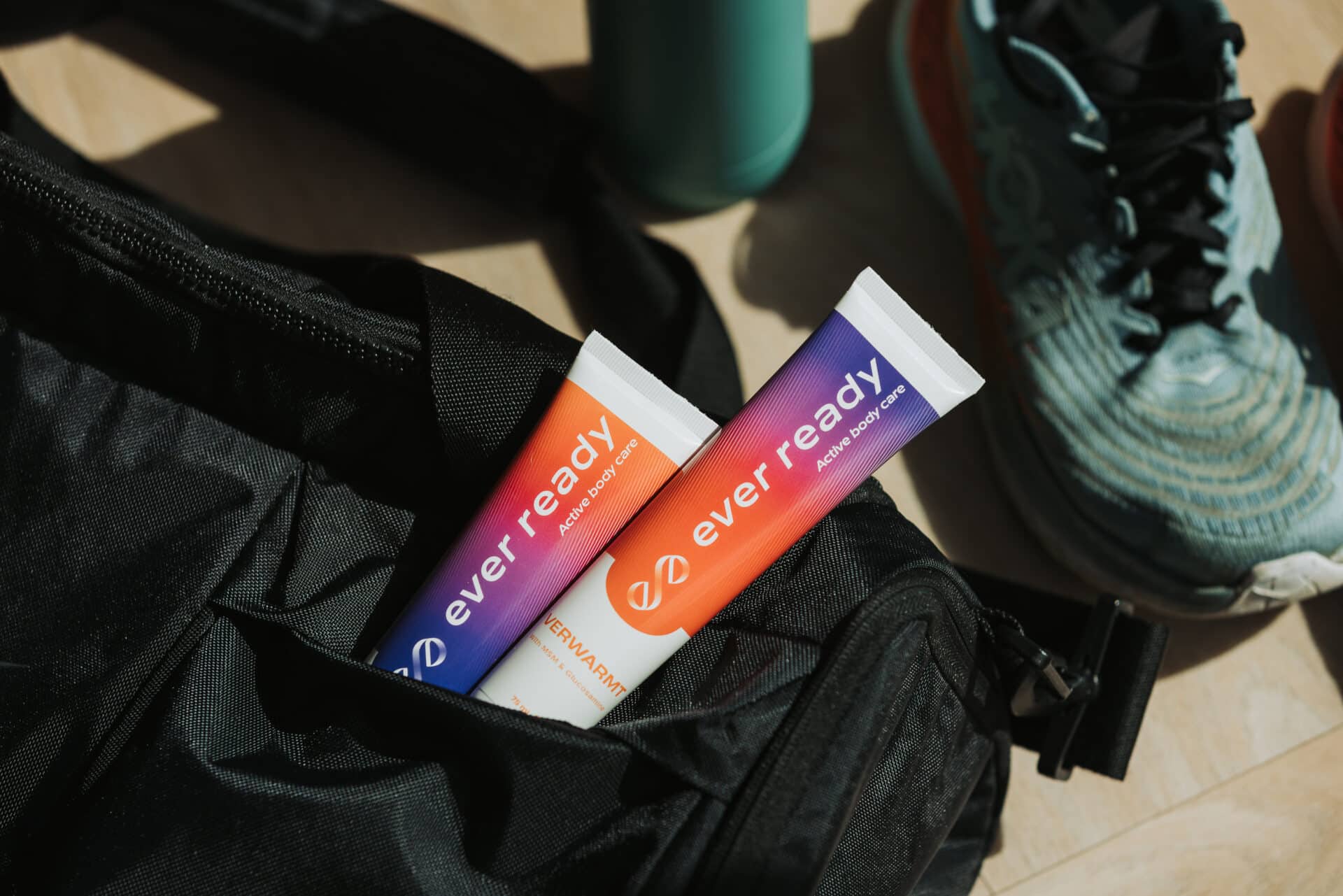 Ever Ready warmte creme en cooling gel in sporttas