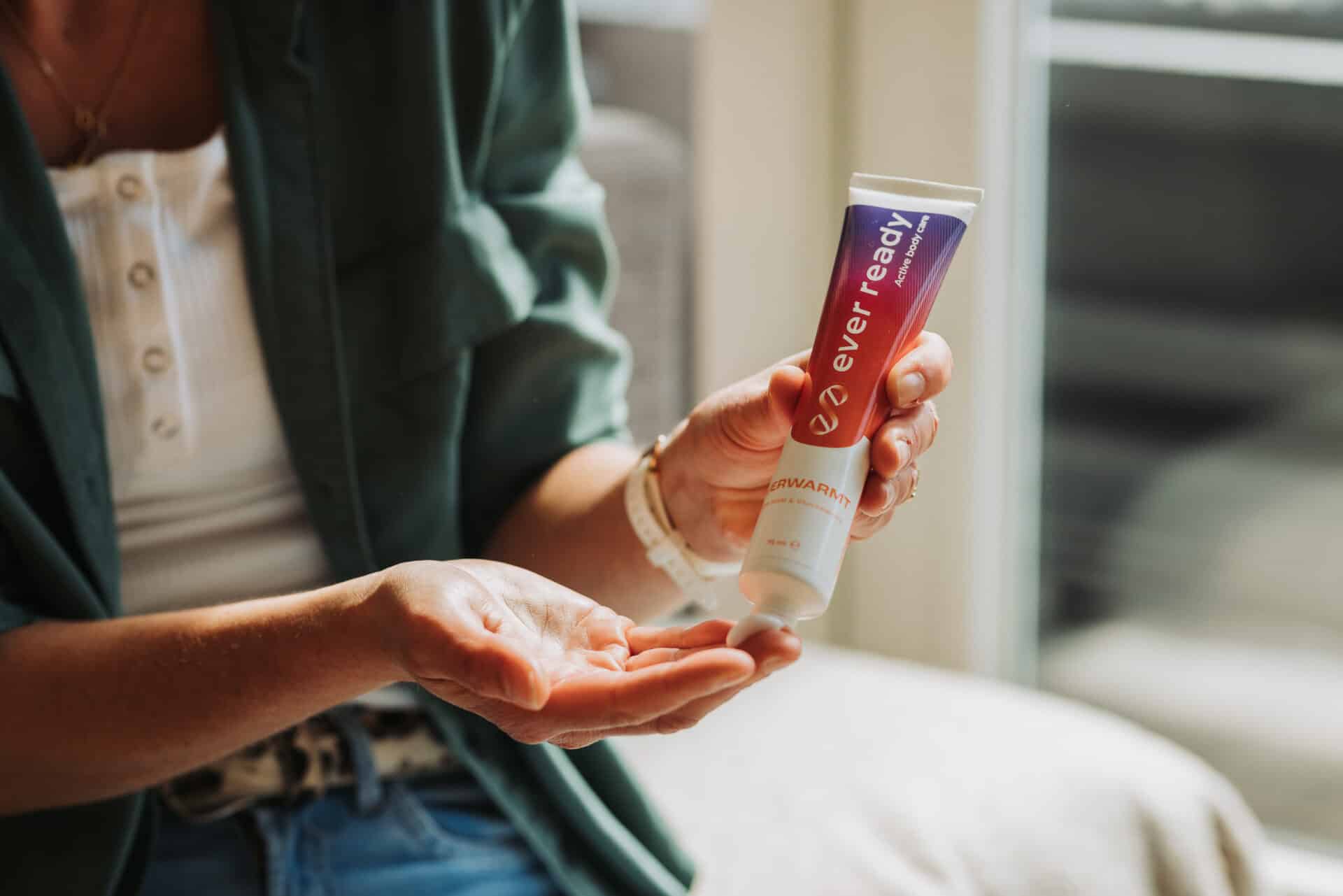 Ever Ready warmte creme op de hand