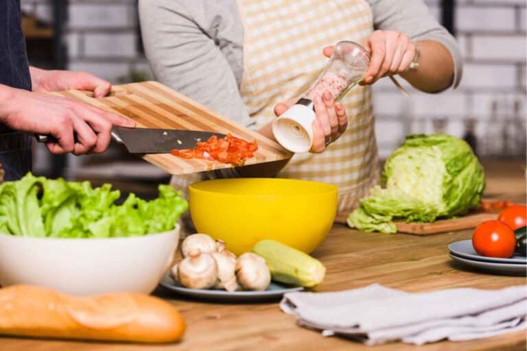 Koken van een gezond gerecht. eten voor het sporten